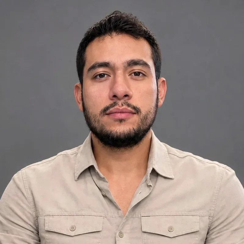 Retrato de Víctor Rosas, consultor SEO en Lima